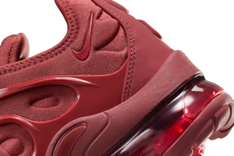 ナイキ エア ベイパーマックス プラスから大胆なオールレッドの新作が登場 Nike Air Vapormax Plus Surfaces in an All-Red Iteration FQ8878-661 Release Info swoosh technical sneaker