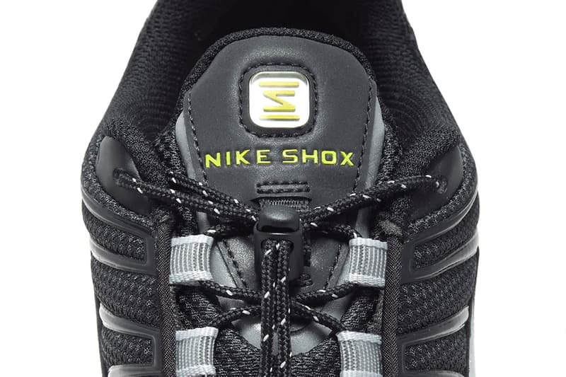 ナイキ ショックス TLから人気カラー “ブラック/グレー”を纏った新作が登場か Nike Shox TL Resurfaces in Sleek "Black/Grey" Colorway FV0939-001 stealthy swoosh technical sneakers martine rose