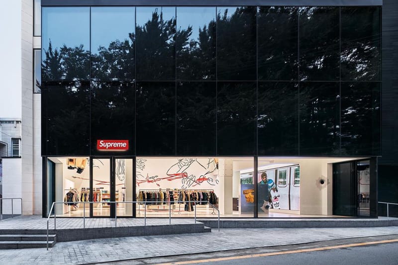韓国・ソウルにオープンした Supreme 新店舗の内部をチェック