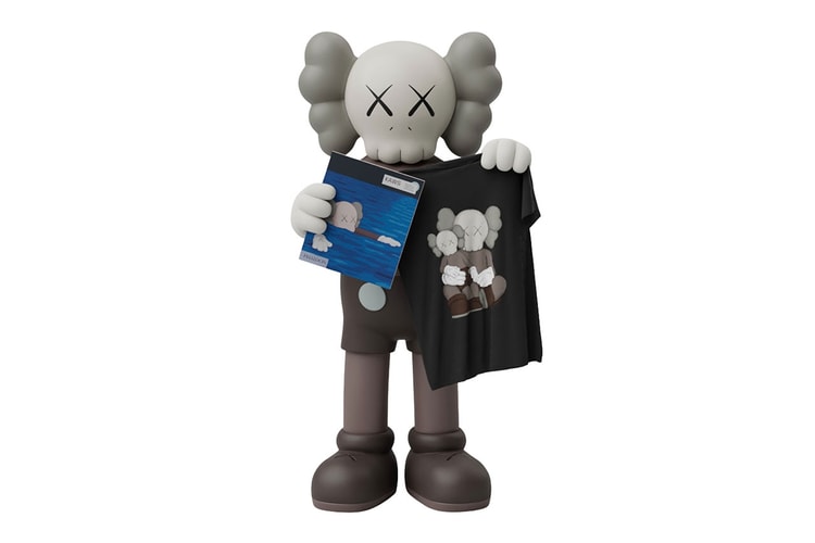 UNIQLO UT から KAWS のアートブック発売を記念したコレクションが登場