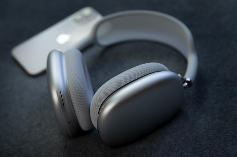 アップルが AirPods や AirPods Max の充電端子を USB-C に変更か Apple AirPods Max USB-C Charging release reports Rumors