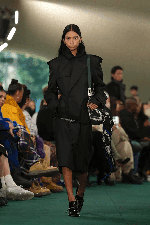 バーバリー2024年夏コレクション Burberry Spring Summer 2024 London Fashion Week menswear womenswear runway Daniel Lee