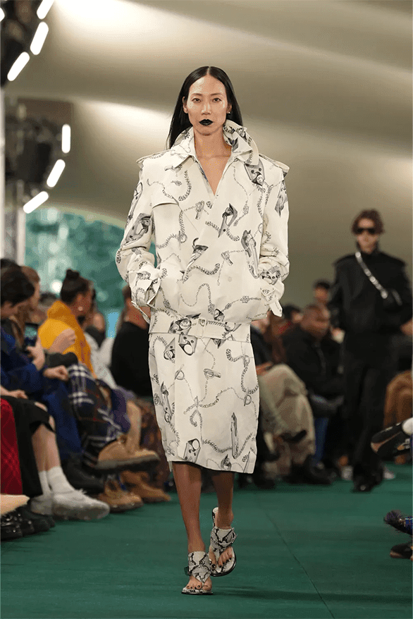 バーバリー2024年夏コレクション Burberry Spring Summer 2024 London Fashion Week menswear womenswear runway Daniel Lee