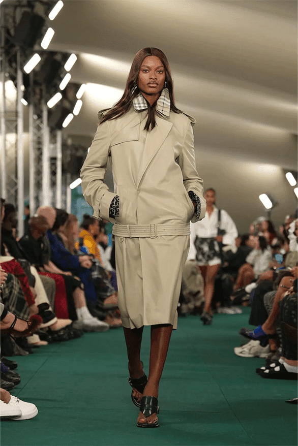 バーバリー2024年夏コレクション Burberry Spring Summer 2024 London Fashion Week menswear womenswear runway Daniel Lee