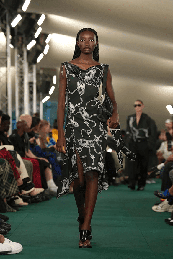バーバリー2024年夏コレクション Burberry Spring Summer 2024 London Fashion Week menswear womenswear runway Daniel Lee