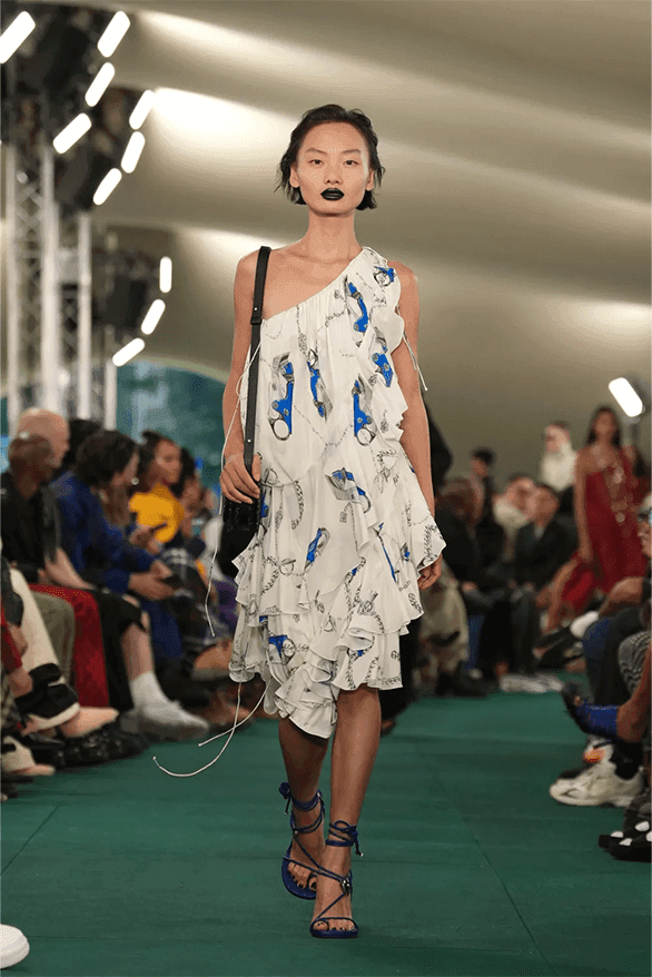 バーバリー2024年夏コレクション Burberry Spring Summer 2024 London Fashion Week menswear womenswear runway Daniel Lee