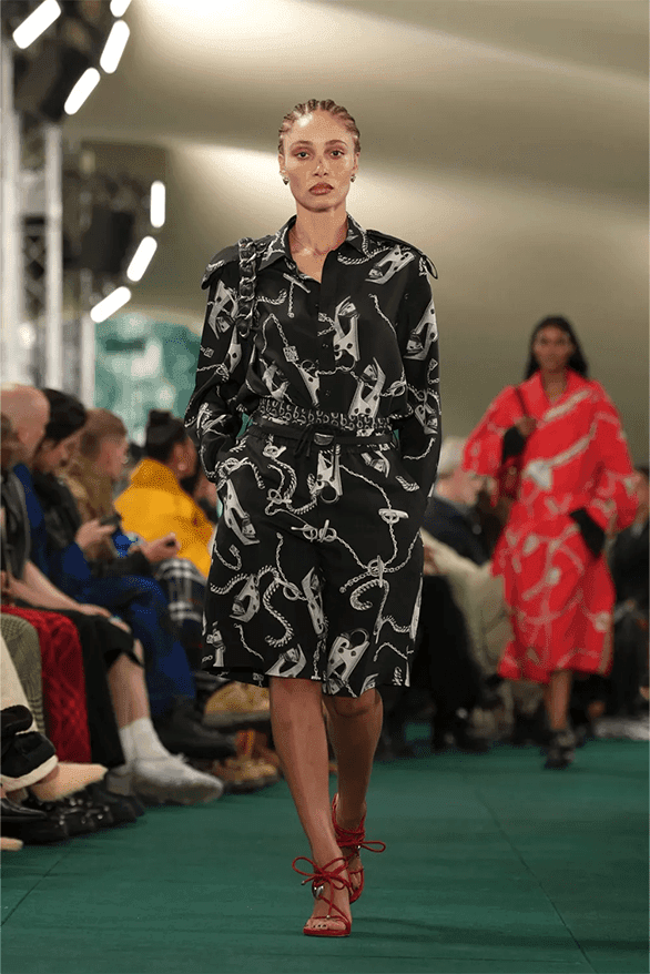 バーバリー2024年夏コレクション Burberry Spring Summer 2024 London Fashion Week menswear womenswear runway Daniel Lee