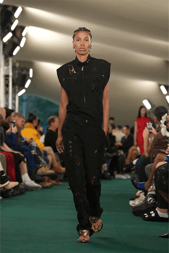 バーバリー2024年夏コレクション Burberry Spring Summer 2024 London Fashion Week menswear womenswear runway Daniel Lee