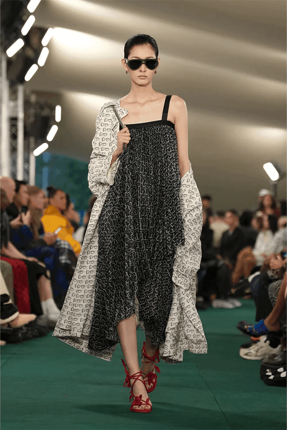 バーバリー2024年夏コレクション Burberry Spring Summer 2024 London Fashion Week menswear womenswear runway Daniel Lee