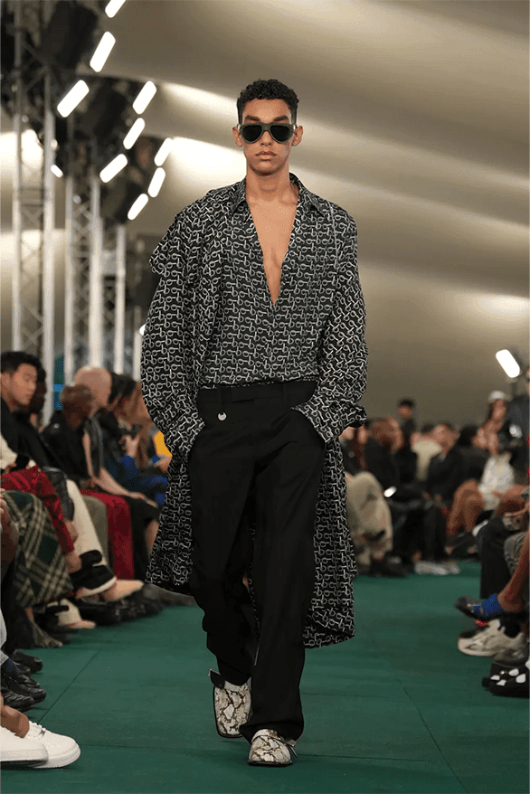 バーバリー2024年夏コレクション Burberry Spring Summer 2024 London Fashion Week menswear womenswear runway Daniel Lee