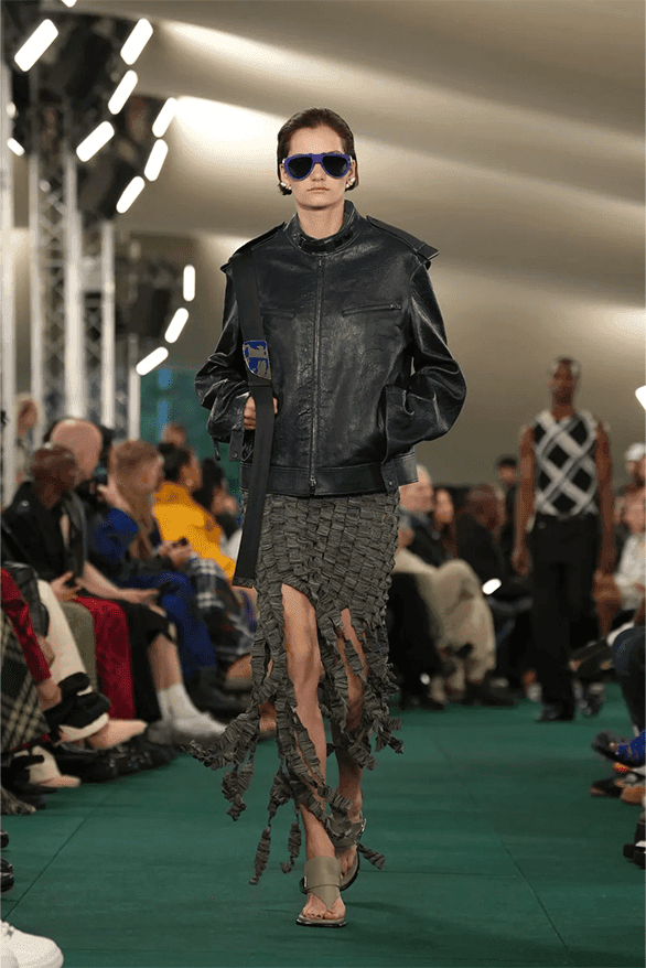 バーバリー2024年夏コレクション Burberry Spring Summer 2024 London Fashion Week menswear womenswear runway Daniel Lee