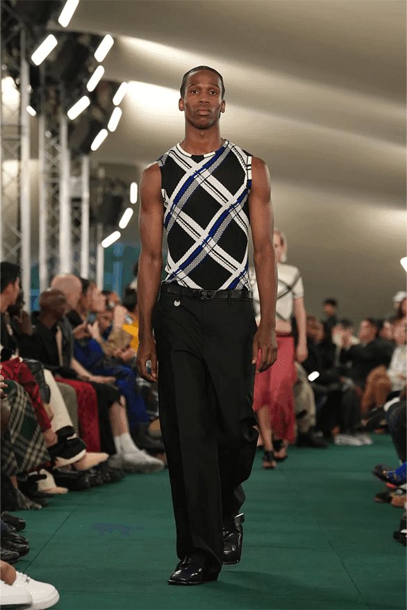 バーバリー2024年夏コレクション Burberry Spring Summer 2024 London Fashion Week menswear womenswear runway Daniel Lee