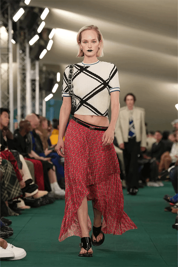バーバリー2024年夏コレクション Burberry Spring Summer 2024 London Fashion Week menswear womenswear runway Daniel Lee