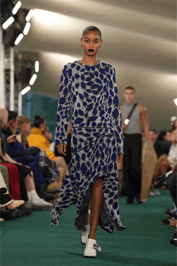 バーバリー2024年夏コレクション Burberry Spring Summer 2024 London Fashion Week menswear womenswear runway Daniel Lee