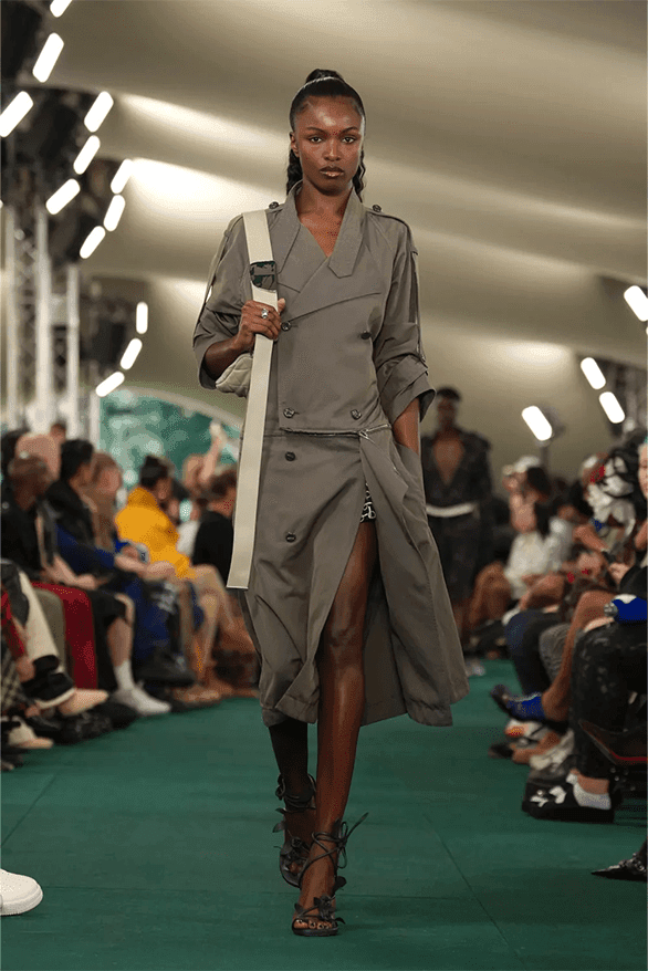 バーバリー2024年夏コレクション Burberry Spring Summer 2024 London Fashion Week menswear womenswear runway Daniel Lee
