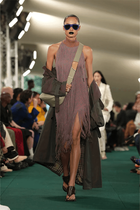 バーバリー2024年夏コレクション Burberry Spring Summer 2024 London Fashion Week menswear womenswear runway Daniel Lee