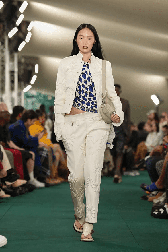 バーバリー2024年夏コレクション Burberry Spring Summer 2024 London Fashion Week menswear womenswear runway Daniel Lee
