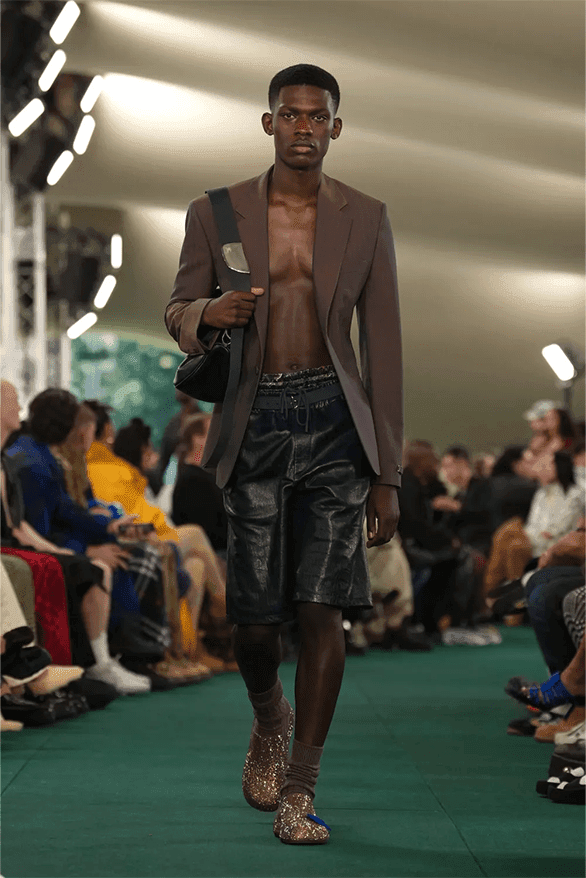 バーバリー2024年夏コレクション Burberry Spring Summer 2024 London Fashion Week menswear womenswear runway Daniel Lee