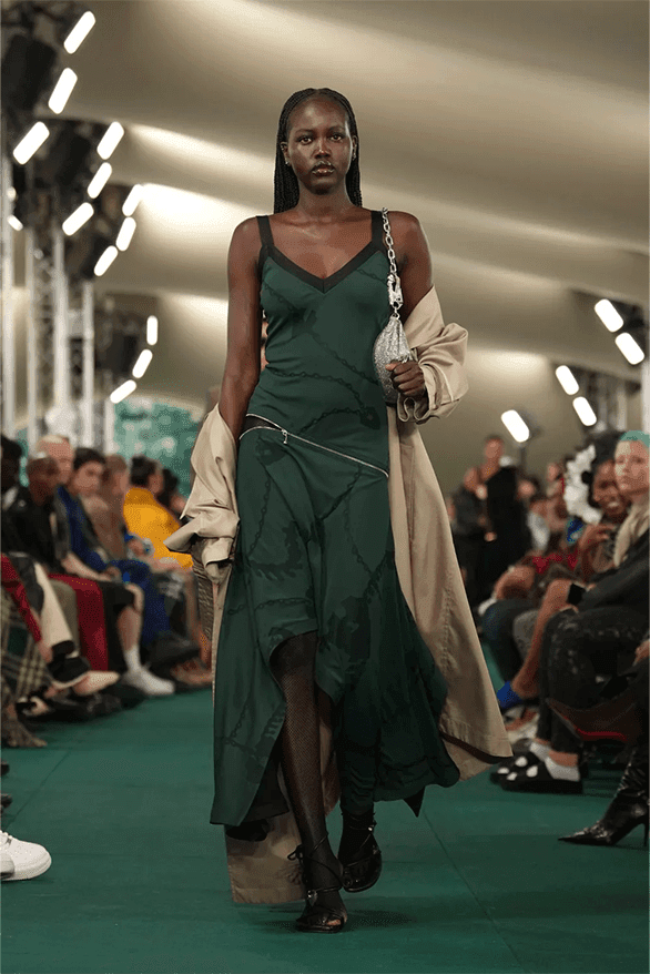 バーバリー2024年夏コレクション Burberry Spring Summer 2024 London Fashion Week menswear womenswear runway Daniel Lee