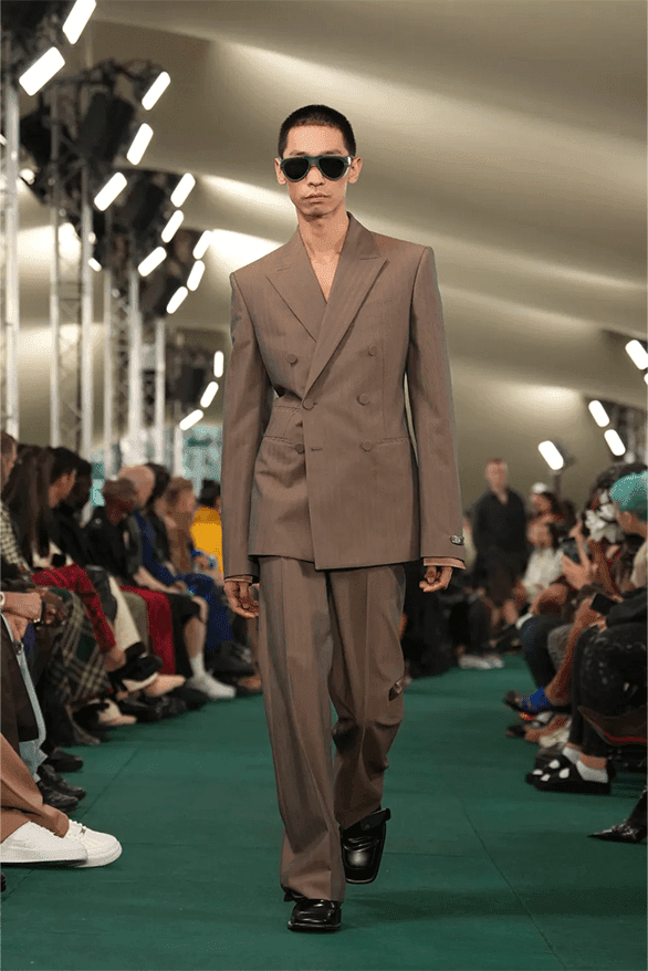 バーバリー2024年夏コレクション Burberry Spring Summer 2024 London Fashion Week menswear womenswear runway Daniel Lee