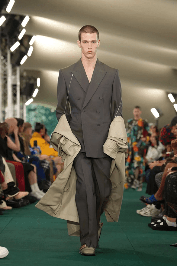 バーバリー2024年夏コレクション Burberry Spring Summer 2024 London Fashion Week menswear womenswear runway Daniel Lee