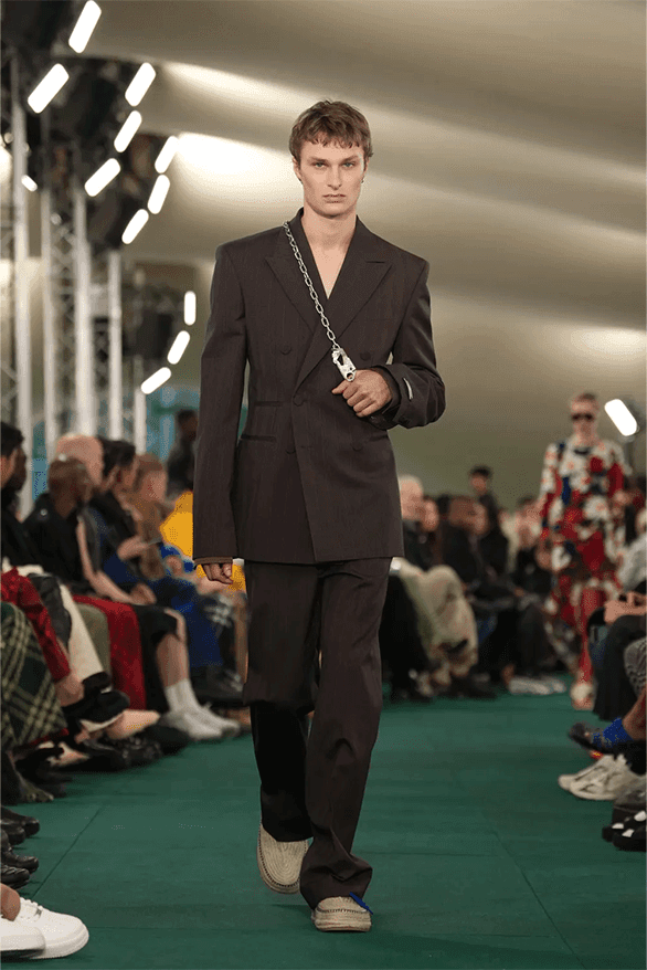 バーバリー2024年夏コレクション Burberry Spring Summer 2024 London Fashion Week menswear womenswear runway Daniel Lee