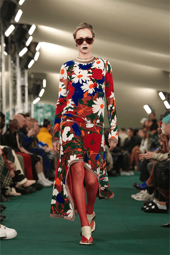バーバリー2024年夏コレクション Burberry Spring Summer 2024 London Fashion Week menswear womenswear runway Daniel Lee