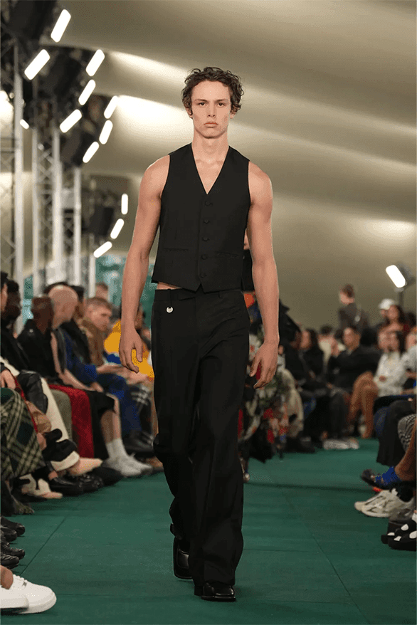 バーバリー2024年夏コレクション Burberry Spring Summer 2024 London Fashion Week menswear womenswear runway Daniel Lee