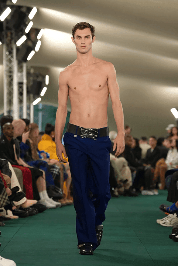 バーバリー2024年夏コレクション Burberry Spring Summer 2024 London Fashion Week menswear womenswear runway Daniel Lee