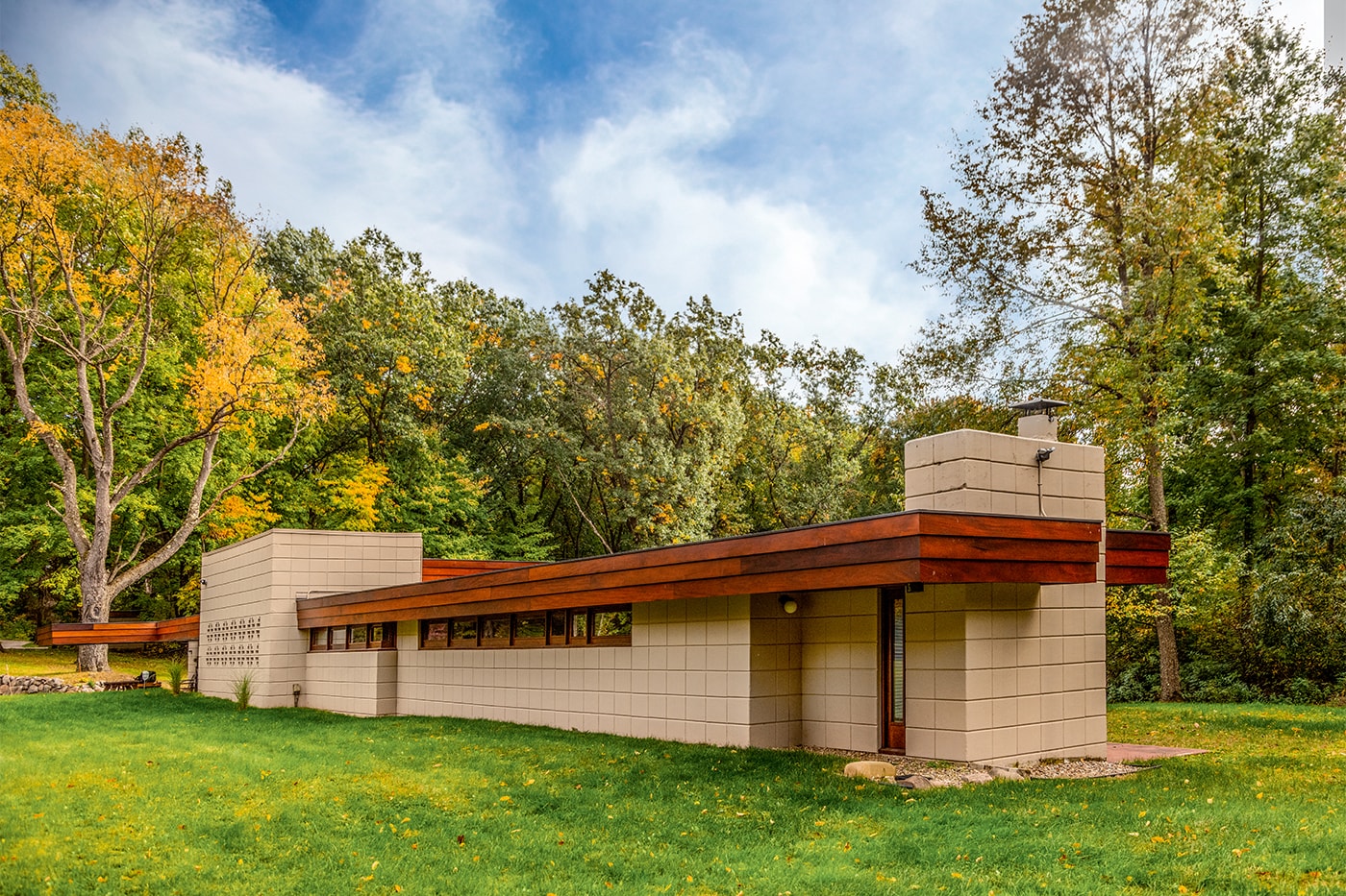 巨匠 フランクロイドライト設計による隣接した2つの邸宅が併せて約7億円で売り出し中 Listings: You Can Now Purchase a Pair of Neighboring Frank Lloyd Wright Houses 