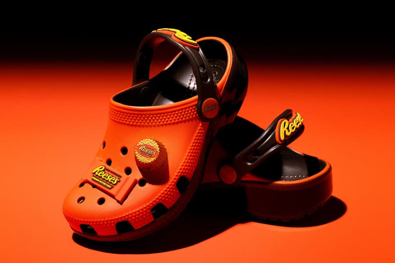 クロックスがハーシーズのチョコレートに着想したコラボモデル2型を発売 Hershey Crocs Classic Clog Release Date info store list buying guide photos price kiss bar reese's peanut butter cup