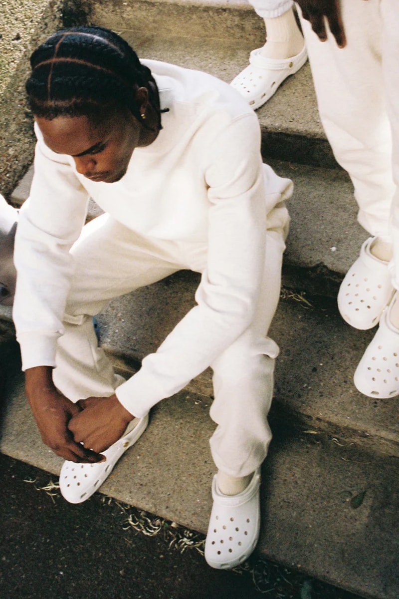 ジョウンド x クロックスによるコラボ クラッシック クロッグの発売情報が解禁 JJJJound Crocs Clog White Slate Grey Release Date Collaboration preview photo instagram post fall winter 2023 release details announcement