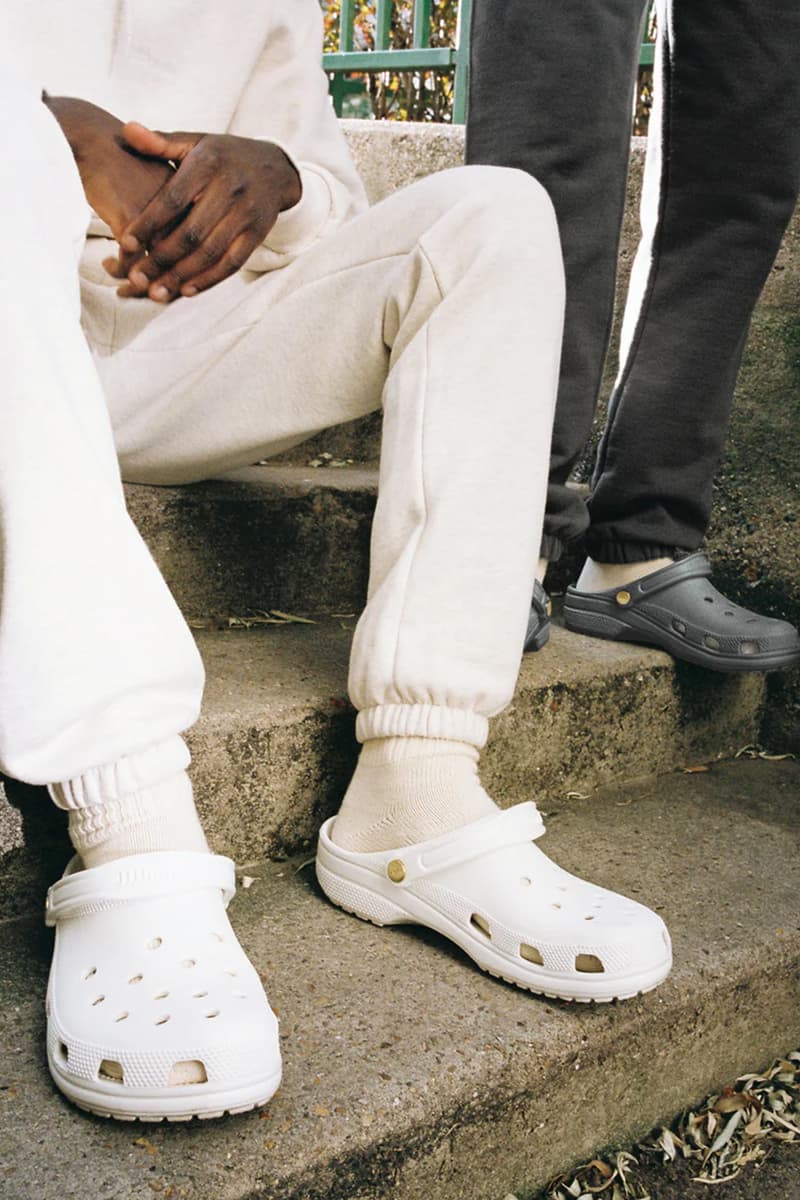 ジョウンド x クロックスによるコラボ クラッシック クロッグの発売情報が解禁 JJJJound Crocs Clog White Slate Grey Release Date Collaboration preview photo instagram post fall winter 2023 release details announcement