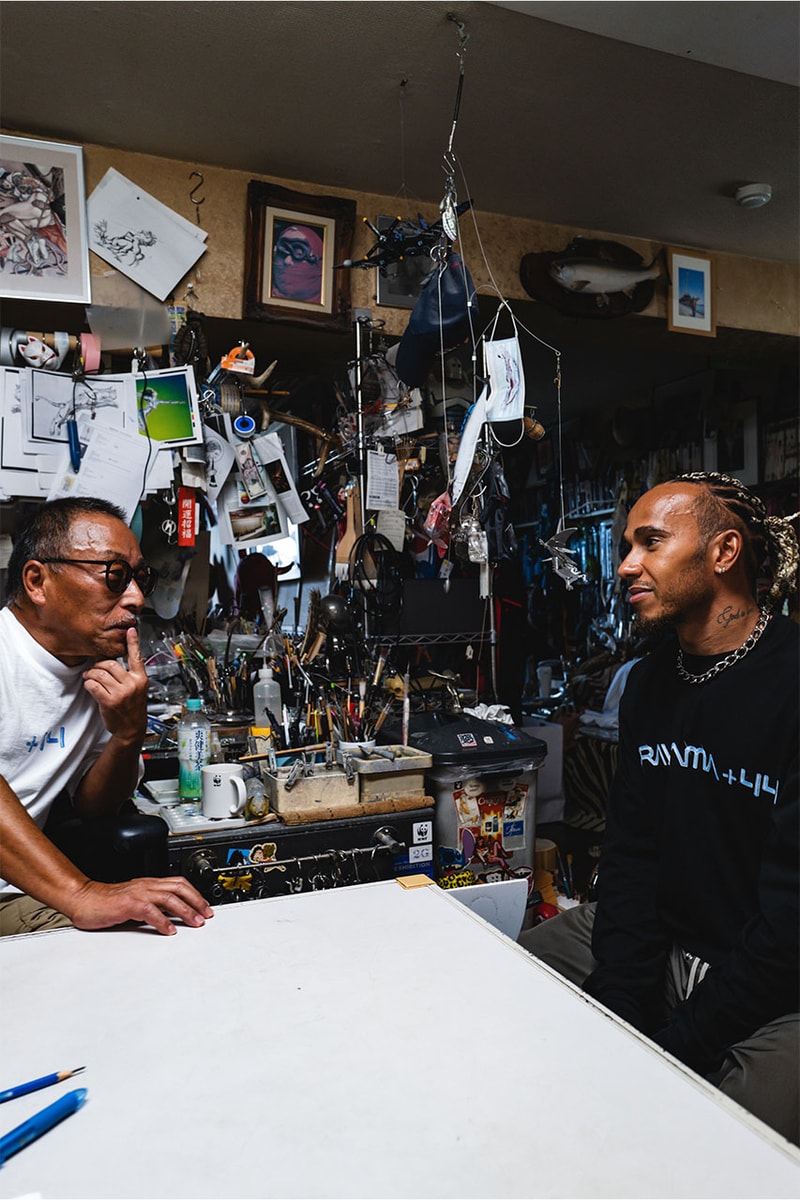 ルイス・ハミルトンが空山基とコラボレーションしたヘルメットで F1 日本グランプリに参戦