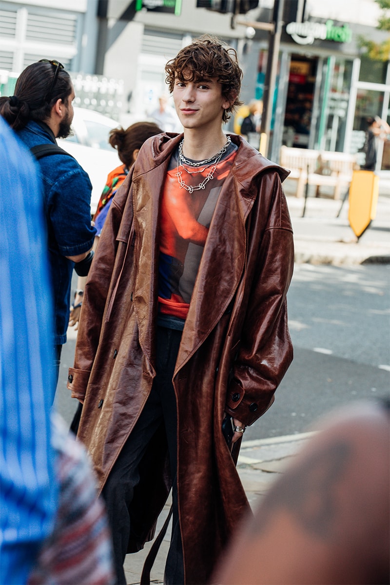 Streetstyle : ロンドン・ファッションウィーク 2024年春夏 London Fashion Week Street Style SS24 burberry jw anderson mowalola mains skepta burna boy daniel lee