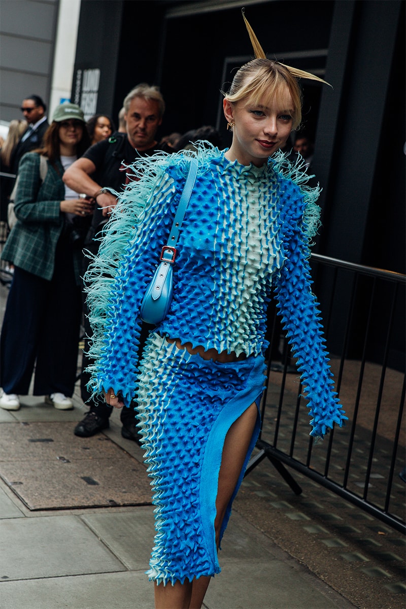 Streetstyle : ロンドン・ファッションウィーク 2024年春夏 London Fashion Week Street Style SS24 burberry jw anderson mowalola mains skepta burna boy daniel lee