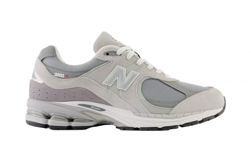 New Balance から GORE‑TEX®︎ を纏った 2002R の新作が登場