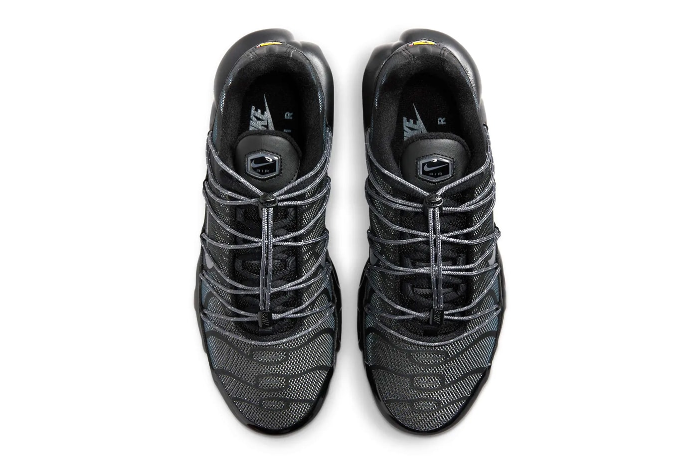 ナイキ エア マックス プラスからトグルレースを備えた新作 ブラック/メタリックシルバーが登場 Nike Air Max Plus Toggle Laces "Black/Metallic Silver" FZ2770-001 nike technical sneakers everyday swoosh