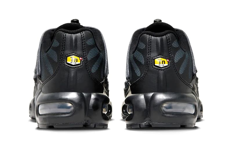 ナイキ エア マックス プラスからトグルレースを備えた新作 ブラック/メタリックシルバーが登場 Nike Air Max Plus Toggle Laces "Black/Metallic Silver" FZ2770-001 nike technical sneakers everyday swoosh