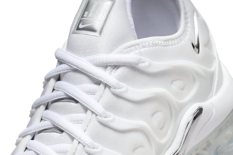 ナイキエアベイパーマックスプラスからシルバーのパーツが輝く新作 ホワイトクロームが登場 Official Look at the Nike Air VaporMax Plus "White Chrome" FQ8895-100 winter holiday 2023 air max triple white sole unit footwear sneaker