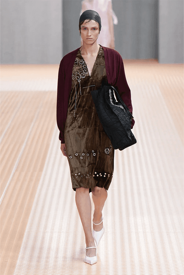 プラダ2024年春夏ウィメンズコレクション Prada Spring Summer 2024 Milan Fashion Week menswear womenswear Raf Simons Miuccia Prada runway