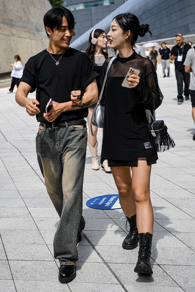 ストリートスタイル：ソウル・ファッションウィーク・メンズ 2024年春夏 Seoul Fashion Week SS24 Street Style Spring summer 2024 menswear street style casual wear t-shirts oversized pants denim wear new jeans