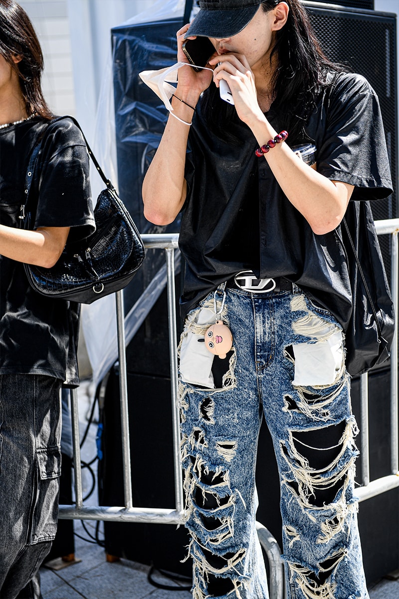 ストリートスタイル:ソウル・ファッションウィーク・メンズ 2024年春夏 Seoul Fashion Week SS24 Street Style Spring summer 2024 menswear street style casual wear t-shirts oversized pants denim wear new jeans