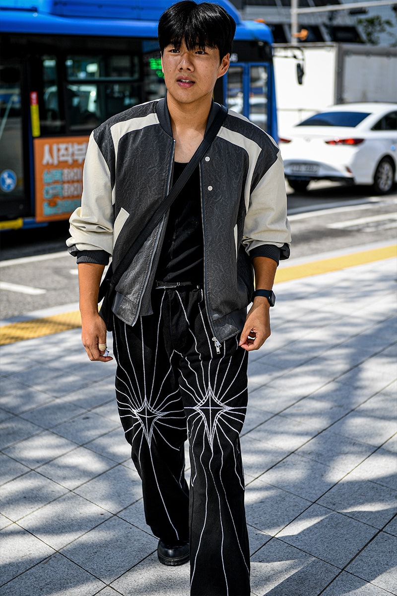 ストリートスタイル：ソウル・ファッションウィーク・メンズ 2024年春夏 Seoul Fashion Week SS24 Street Style Spring summer 2024 menswear street style casual wear t-shirts oversized pants denim wear new jeans