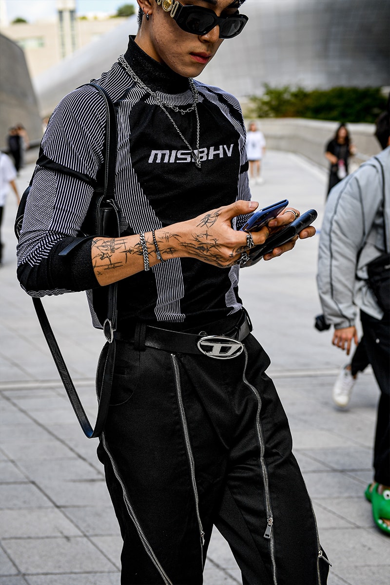ストリートスタイル:ソウル・ファッションウィーク・メンズ 2024年春夏 Seoul Fashion Week SS24 Street Style Spring summer 2024 menswear street style casual wear t-shirts oversized pants denim wear new jeans