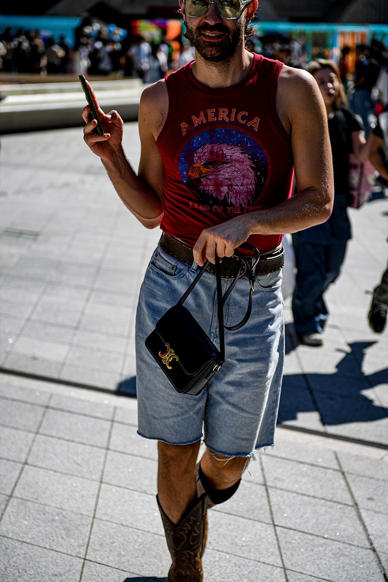 ストリートスタイル：ソウル・ファッションウィーク・メンズ 2024年春夏 Seoul Fashion Week SS24 Street Style Spring summer 2024 menswear street style casual wear t-shirts oversized pants denim wear new jeans