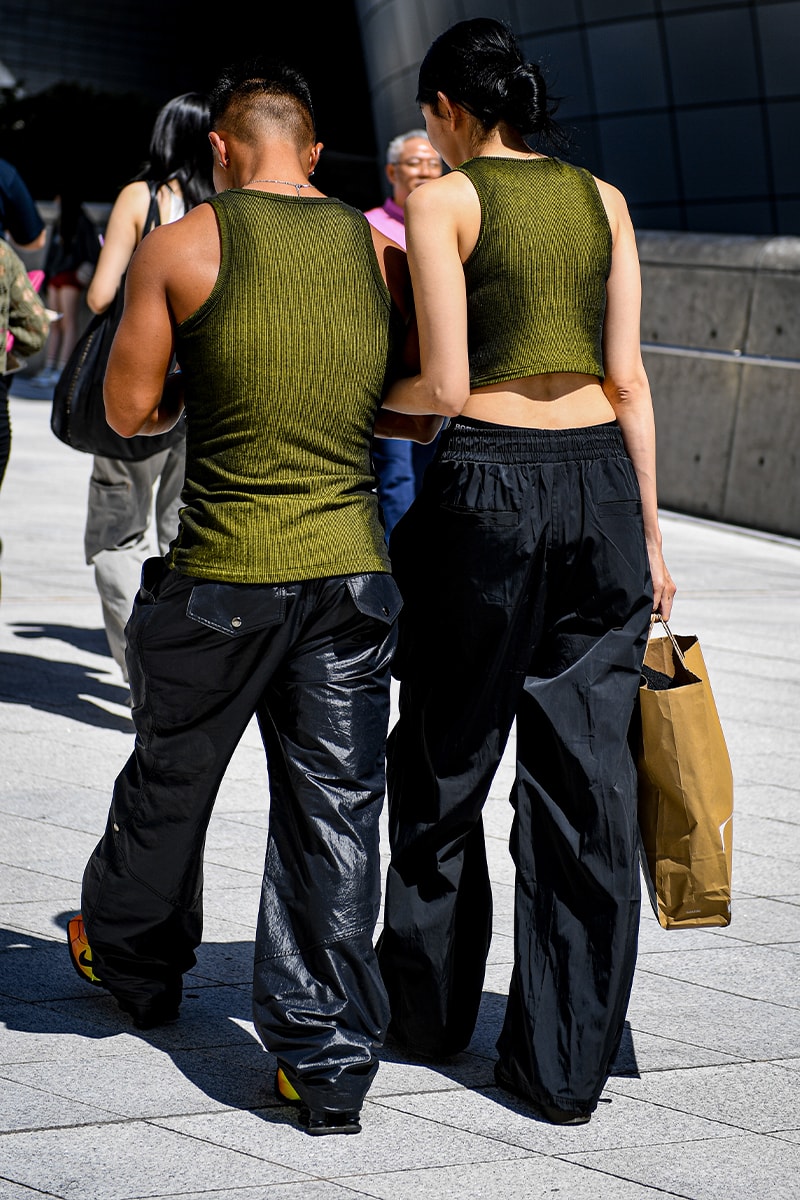 ストリートスタイル：ソウル・ファッションウィーク・メンズ 2024年春夏 Seoul Fashion Week SS24 Street Style Spring summer 2024 menswear street style casual wear t-shirts oversized pants denim wear new jeans