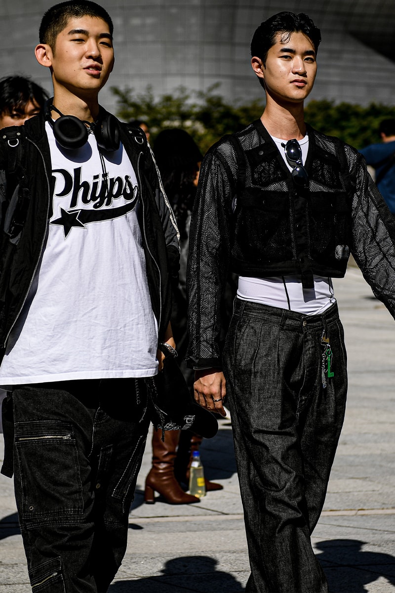 ストリートスタイル：ソウル・ファッションウィーク・メンズ 2024年春夏 Seoul Fashion Week SS24 Street Style Spring summer 2024 menswear street style casual wear t-shirts oversized pants denim wear new jeans