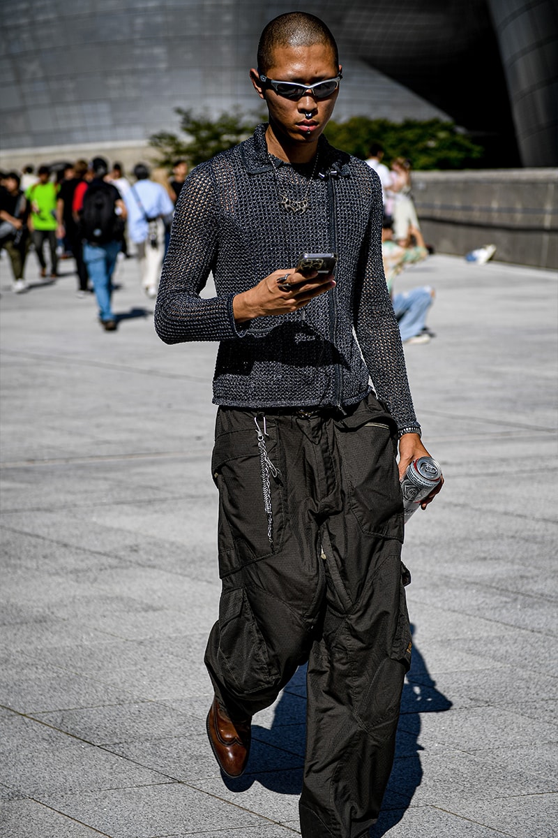 ストリートスタイル：ソウル・ファッションウィーク・メンズ 2024年春夏 Seoul Fashion Week SS24 Street Style Spring summer 2024 menswear street style casual wear t-shirts oversized pants denim wear new jeans