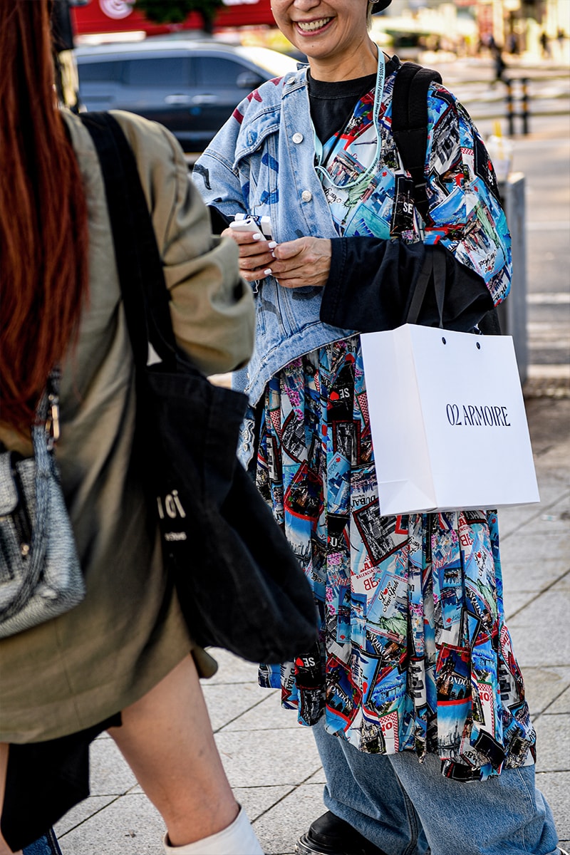 ストリートスタイル：ソウル・ファッションウィーク・メンズ 2024年春夏 Seoul Fashion Week SS24 Street Style Spring summer 2024 menswear street style casual wear t-shirts oversized pants denim wear new jeans